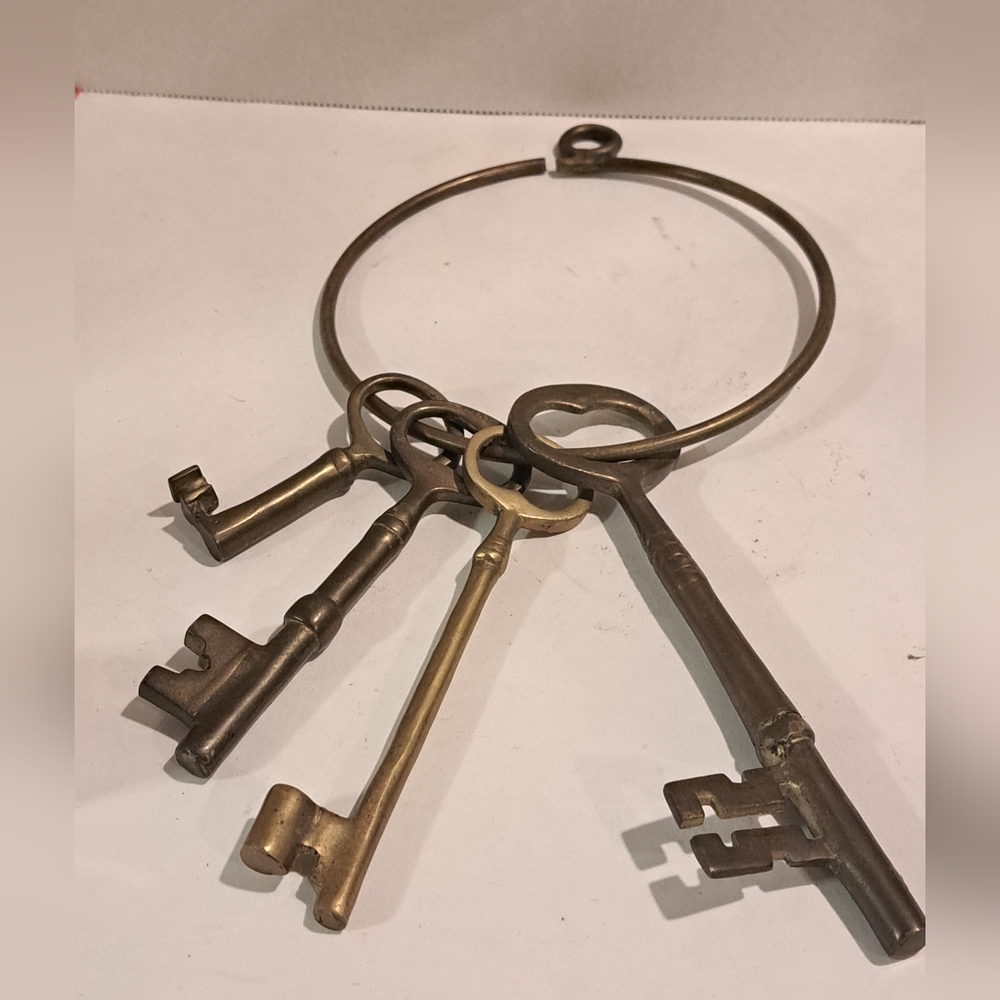 4 Vintage Large Brass Skeleton Keys Ring Jail Prison Gate Decor 70s